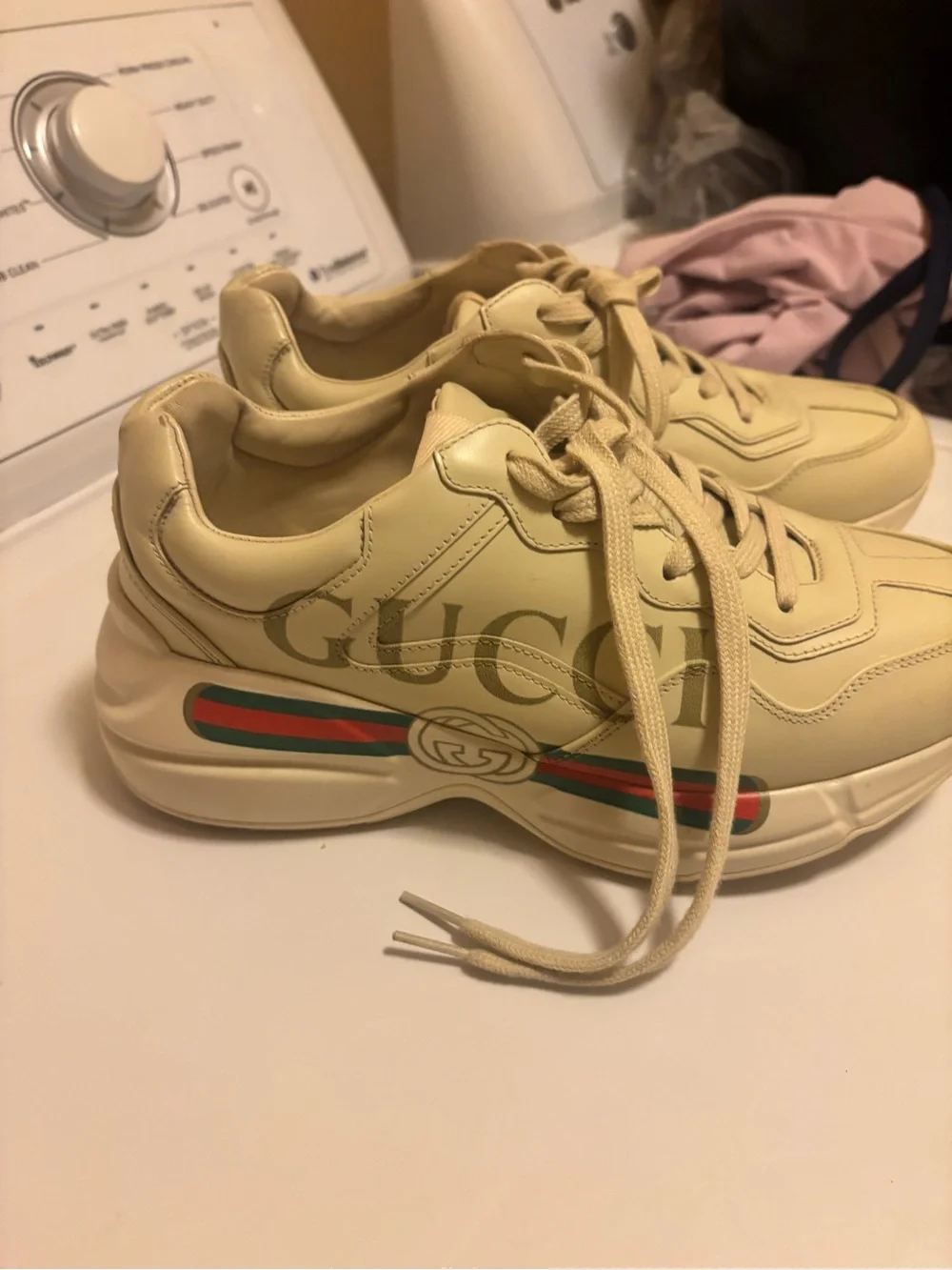 Gucci Cream Leather Logo Sneakers with Red & Green Stripe